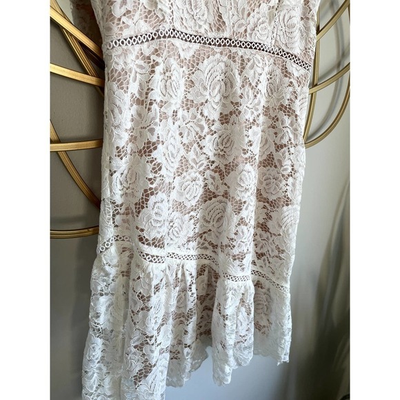 Hidden Label Creme Lace Dress size Medium - Picture 2 of 6
